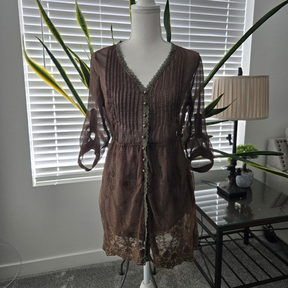 Daytrip Sheer Top Size Small. Good preowned condition. - Picture 1 of 7